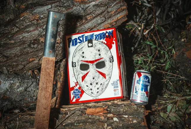 包装创新:PBR 以啤酒打造惊悚面具,宠物食品、纸杯与防油纸新品齐亮相